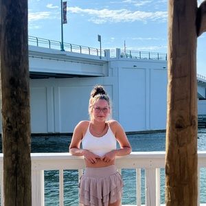 Meet your Posher, Hallie